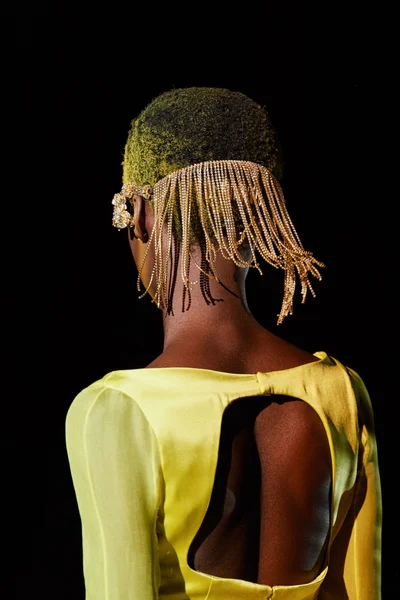 Look 100